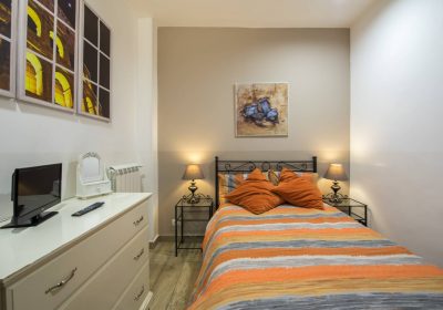 Comfy at the Coliseum, your Vacation Home away from Home